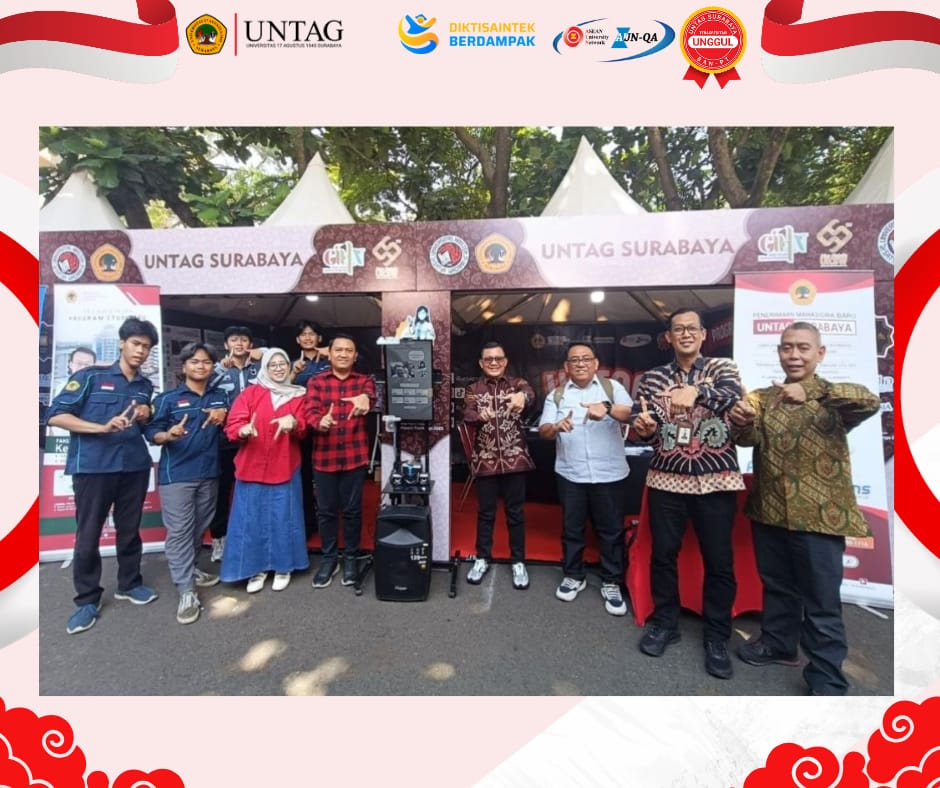 UNTAG  SURABAYA RAIH BEST POSTER  DAN PAMERKAN ROBOT FENOMENAL DI  ACARA GIHN