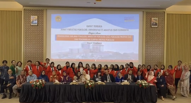 Fakultas Psikologi Untag Surabaya Kukuhkan 220 Mahasiswa Peserta Yudisium