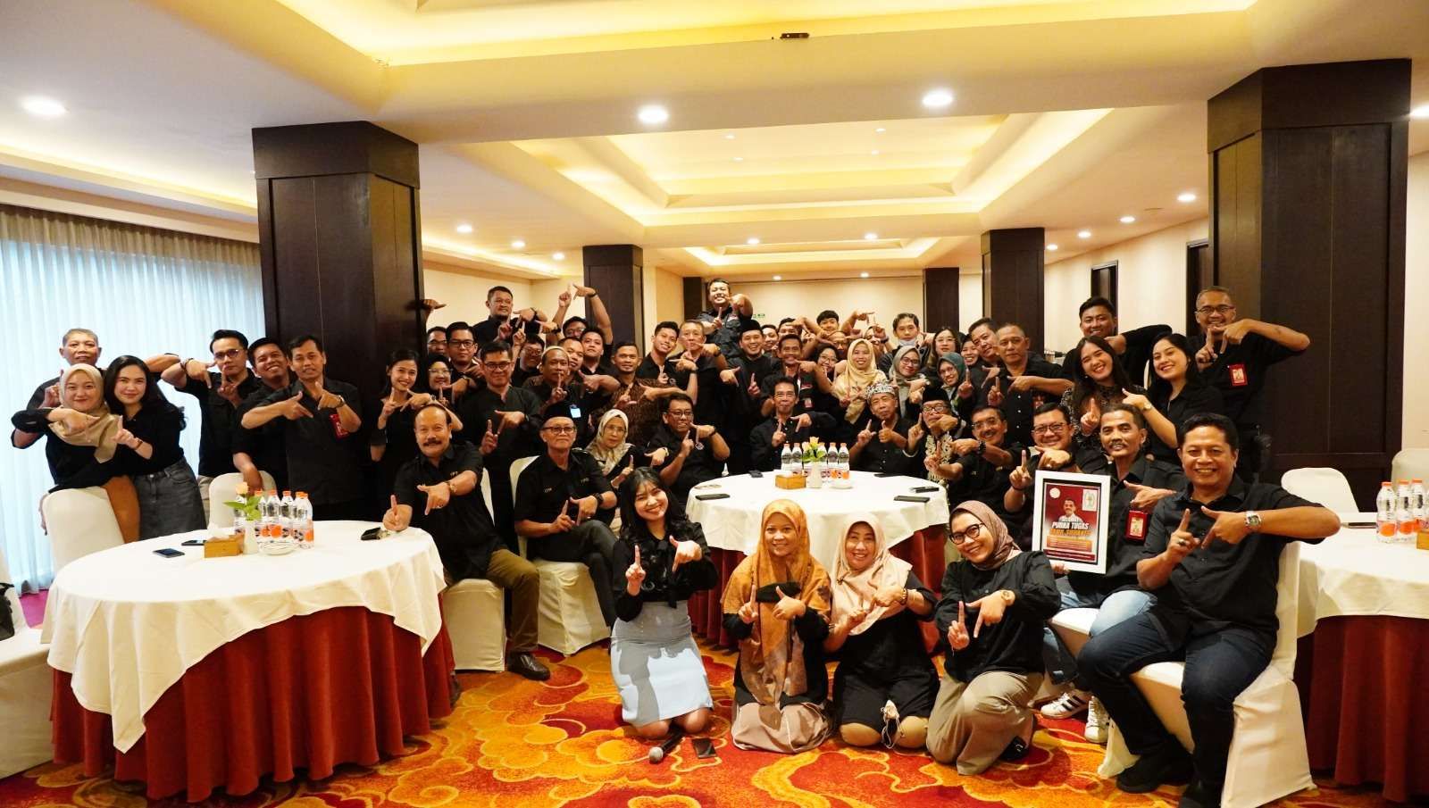 Keluarga Besar YPTA Surabaya Tanamkan Kebersamaan melalui Silahturahmi